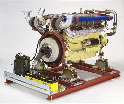 Univeral engine support with 12-cylinder Diesel engine